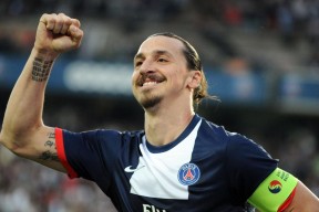 开云官网在线-【比赛现场】明星运动员的赛场风采与策略布局，明星跟运动员比赛的节目